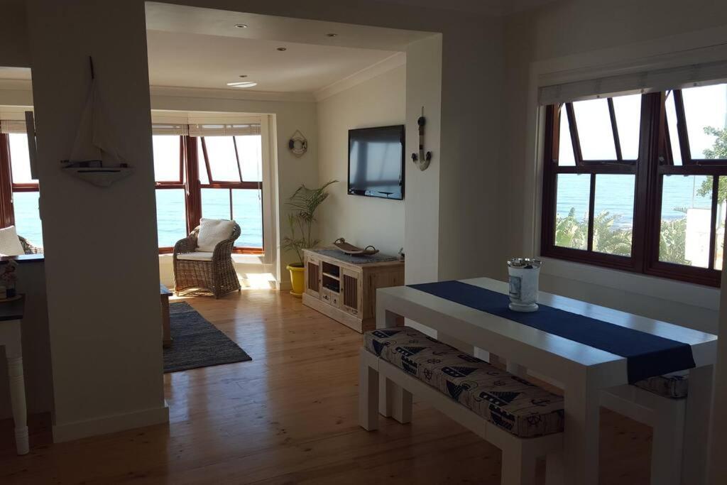 18 Steps - Seaside Cottage With Breathtaking Views เคปทาวน์ ภายนอก รูปภาพ