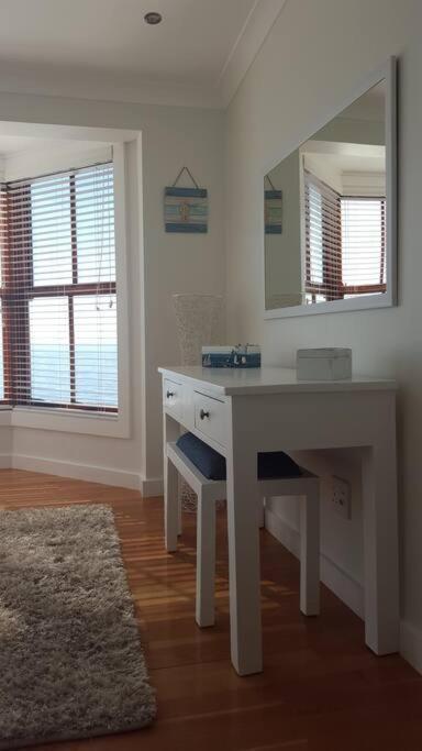 18 Steps - Seaside Cottage With Breathtaking Views เคปทาวน์ ภายนอก รูปภาพ