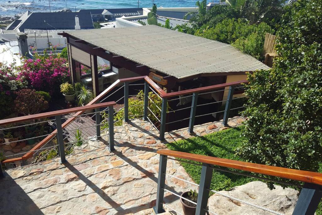 18 Steps - Seaside Cottage With Breathtaking Views เคปทาวน์ ภายนอก รูปภาพ