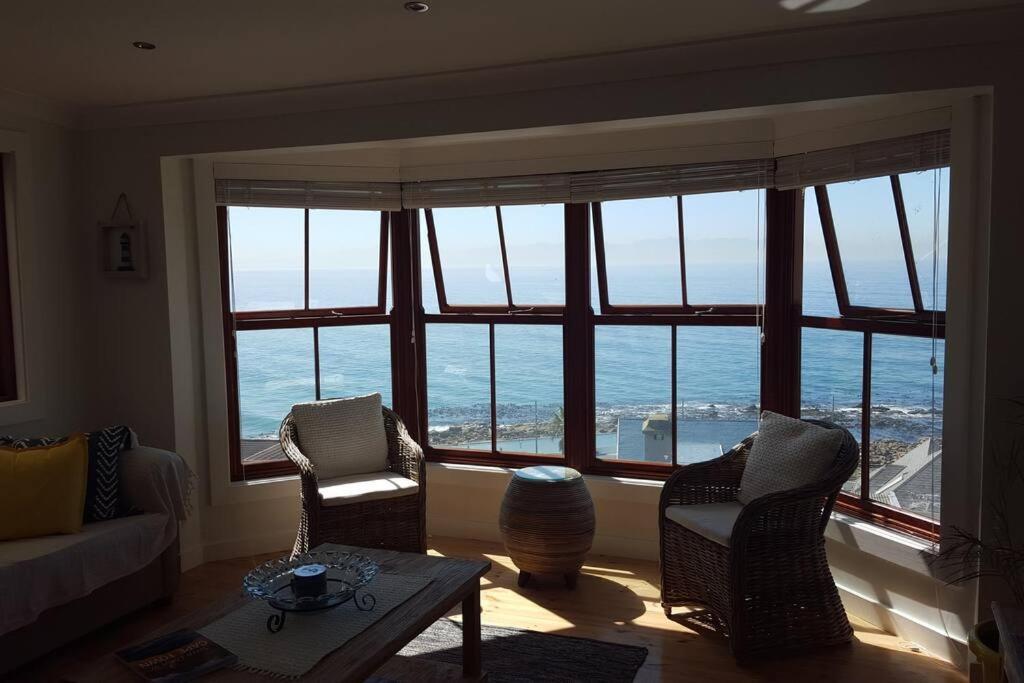 18 Steps - Seaside Cottage With Breathtaking Views เคปทาวน์ ภายนอก รูปภาพ