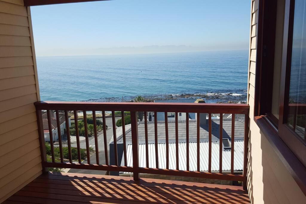 18 Steps - Seaside Cottage With Breathtaking Views เคปทาวน์ ภายนอก รูปภาพ