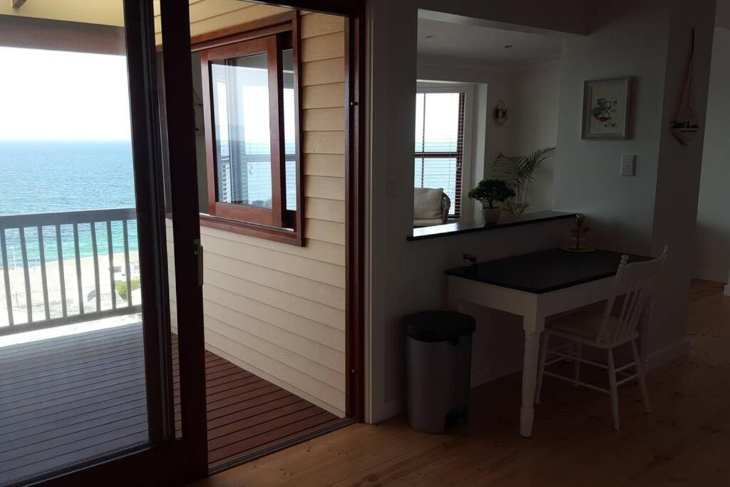 18 Steps - Seaside Cottage With Breathtaking Views เคปทาวน์ ภายนอก รูปภาพ